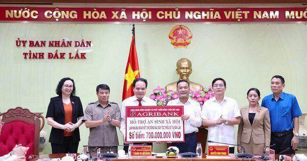 Hỗ trợ 1,2 tỷ đồng thực hiện công tác an sinh xã hội tại huyện Cư Kuin và tỉnh Đắk Lắk.