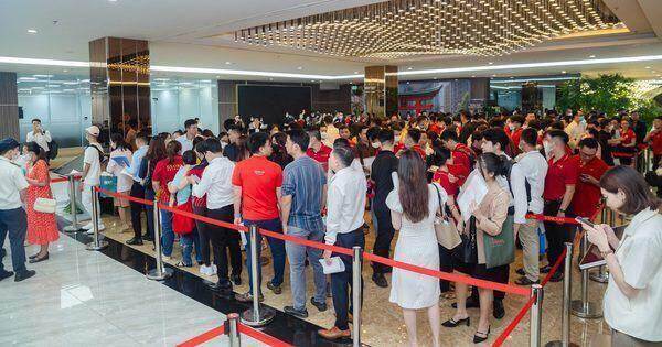 Khách hàng Hà Nội “ngóng” chính sách ưu đãi mới nhất của Vinhomes 5 Khách hàng Hà Nội “ngóng” chính sách ưu đãi mới nhất của Vinhomes