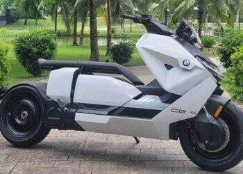 Xe máy điện BMW CE04 đầu tiên Việt Nam