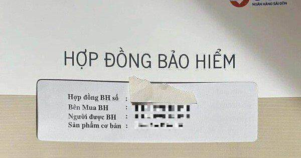 Hợp đồng rút tiền và mua bảo hiểm đều có chữ ký của nhà đầu tư