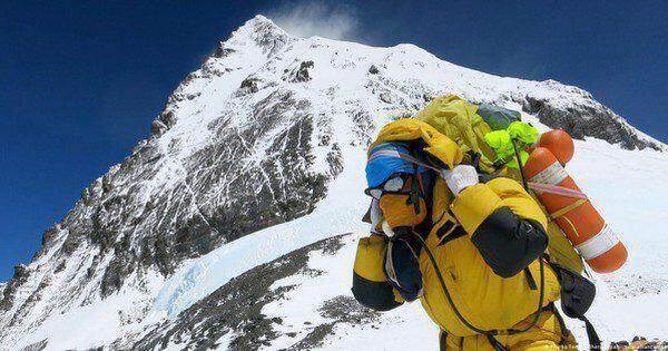 Vì sao những người bỏ mạng trên đỉnh Everest sẽ phải nằm tại đó mãi mãi?