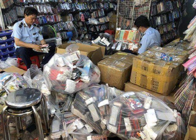 Tạm giữ 27.000 phụ kiện điện thoại di động có dấu hiệu vi phạm