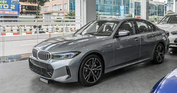 Giá BMW 3-Series 2023 giảm sâu, thấp hơn Toyota Camry