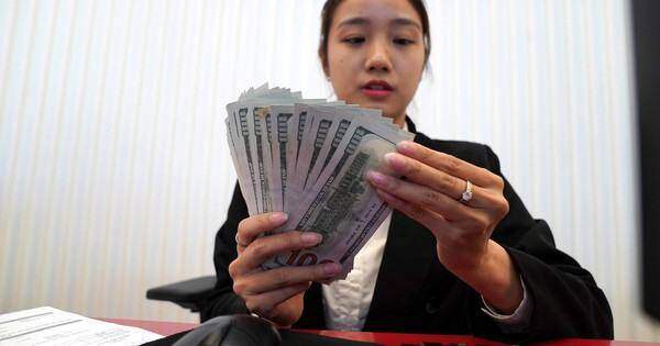 Giá USD 'nhảy múa'