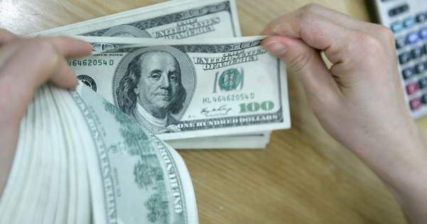 Giá USD trong ngân hàng tăng vọt