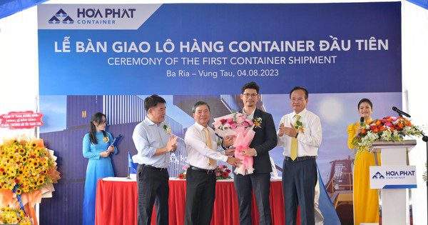 Hòa Phát chính thức xuất hàng những sản phẩm container đầu tiên 1 Hòa Phát chính thức xuất hàng những sản phẩm container đầu tiên