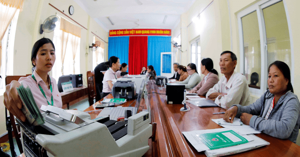 Hơn 20 năm dẫn vốn cho người nghèo và các đối tượng chính sách, góp phần đẩy lùi tín dụng đen
