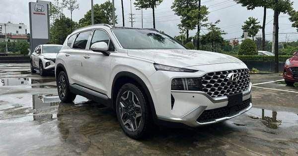 Hyundai Santa Fe Hybrid chạy trong đ&ocirc; thị tiết kiệm hơn đường trường