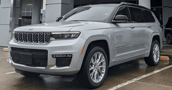 Jeep Grand Cherokee L tại Việt Nam 'lãnh án' triệu hồi do lỗi trục lái