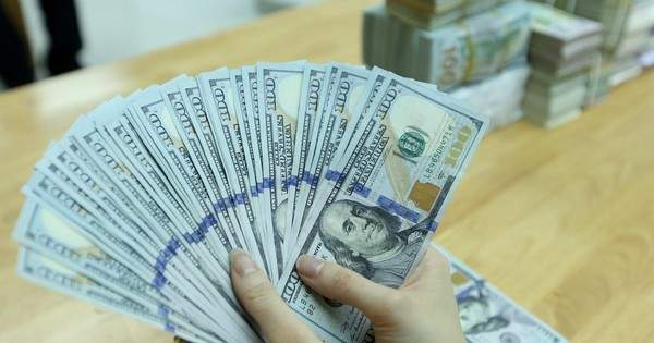 Ngân hàng điều chỉnh tăng vọt