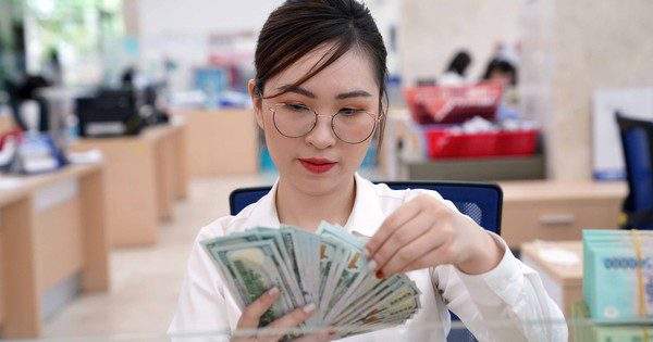 Tăng mạnh, tiến sát 24.000 đồng