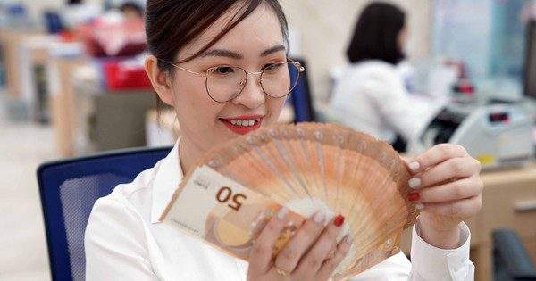 Thị trường tự do tiếp tục tăng