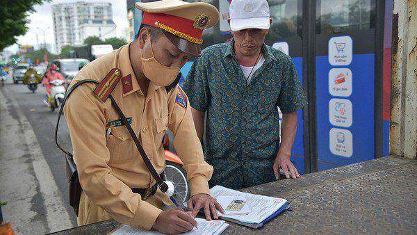 Từ 15/8, không nộp phạt vi phạm giao thông sẽ không được đăng ký xe