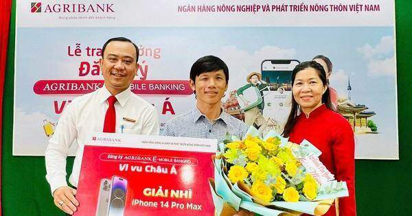 Agribank Phú Quốc trao giải Nhì chương trình “Đăng ký Agribank E-Mobile Banking – Vi vu Châu Á”