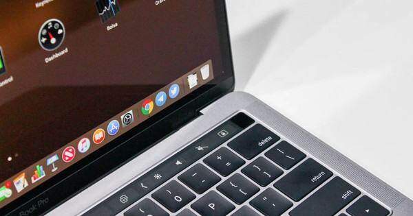 MacBook Pro 2017 Touch Bar thành 'hàng cổ'