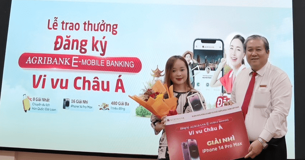 Một khách hàng của Agribank Chi nhánh Cần Thơ II trúng thưởng điện thoại iPhone 14 Pro Max
