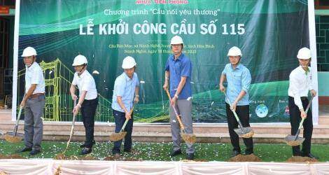 Nhựa Tiền Phong đưa cây cầu yêu thương số 115 đến với người dân vùng cao Hòa Bình Nhựa Tiền Phong đưa cây cầu yêu thương số 115 đến với người dân vùng cao Hòa Bình