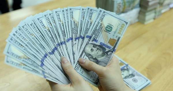 Trong nước giảm, quốc tế tăng