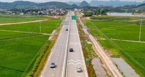 Tư lệnh ngành Giao thông nêu 4 bài học từ cao tốc Bắc – Nam, đoạn Ninh Bình Tư lệnh ngành Giao thông nêu 4 bài học từ cao tốc Bắc – Nam, đoạn Ninh Bình