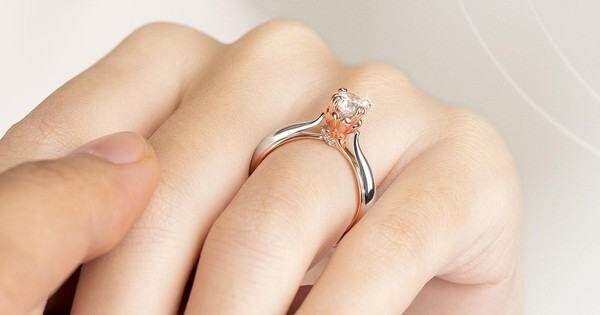 Nên chọn nhẫn đính hôn kim cương thiên nhiên hay nhân tạo?