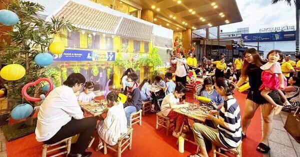 Ngân hàng mang tết trung thu đa sắc màu đến hàng ngàn trẻ em