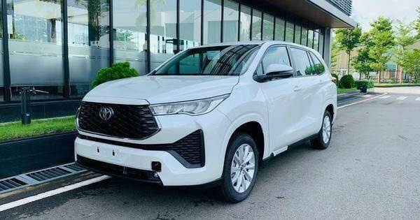 Toyota Innova Cross bản tiêu chuẩn tại Việt Nam có phù hợp chạy dịch vụ?
