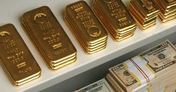 Giá Vàng, USD trụ vững trên 'đỉnh'