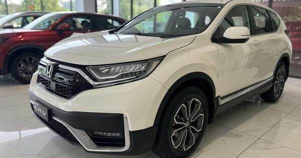 Honda CR-V đời cũ giảm 200 triệu đồng để 'xả' hàng tồn