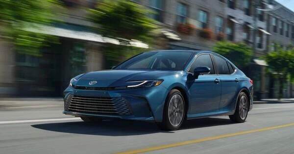 Toyota Camry 2025 'lột xác', chỉ dùng động cơ hybrid