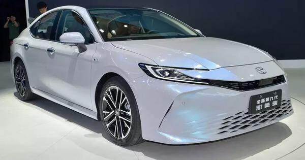 Toyota Camry 2025 phiên bản 'lạ' xuất hiện tại châu Á