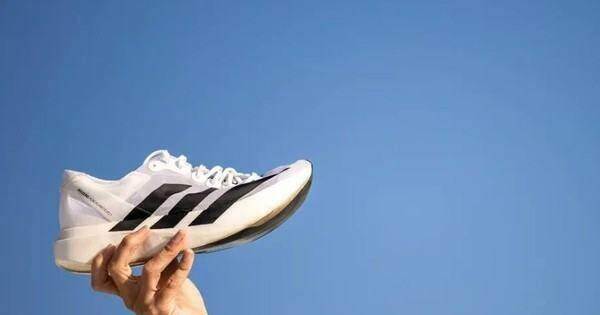Đôi giày giá 500 USD, đảm bảo chạy nhanh hơn nhưng chỉ dùng được 1 lần của Adidas gây tranh cãi dữ dội