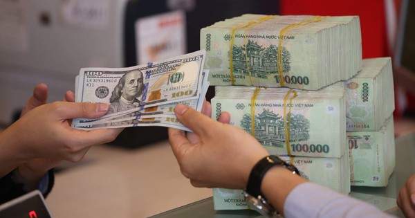Chênh lệch giá mua bán USD tăng cao