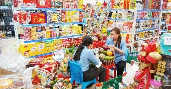 Hàng Tết thấp thỏm chờ sức bật cuối năm