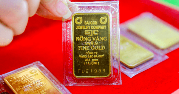 Giá lao dốc mạnh, động thái ‘lạ’ của nhà vàng