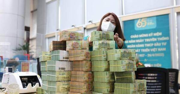 Nóng ''chuyện'' tín dụng, 2 nhà băng hé lộ kế hoạch chia cổ tức tiền mặt năm 2024