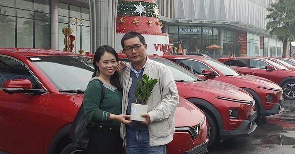 Chủ xe VF 6 đầu tiên bất ngờ với tốc độ bàn giao của VinFast