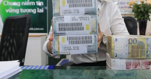 'Đô' tự do tiếp tục giảm sâu