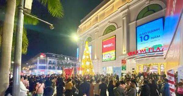Hàng trăm nghìn người dân và du khách đổ về các TTTM Vincom chào đón năm mới 2024