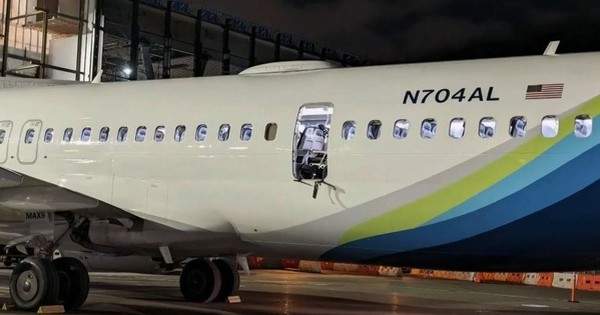 Bung cửa sổ và thân giữa không trung, máy bay chở 180 người quay đầu hạ cánh khẩn cấp, toàn đội bay lập tức ngừng hoạt động