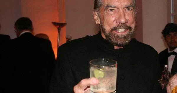 "Tay mơ" chẳng hề có chút kiến thức nhưng người đàn ông vô gia cư gây dựng đế chế tequila đắt hàng nhất thế giới, sau đó bán lại với giá hơn 124.000 tỷ VND