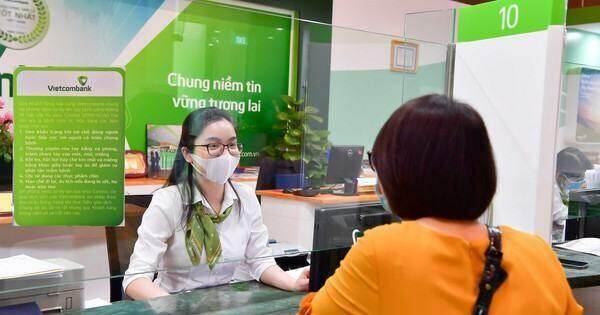 Lãi suất tiết kiệm - cho vay rơi xuống giá “bèo”