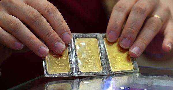 Vàng SJC giảm giá thê thảm, xuống dưới 70 triệu đồng/lượng