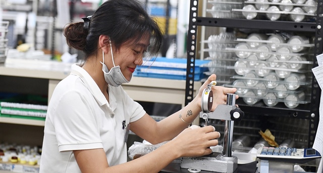 Thưởng Tết công nhân: Nơi giảm còn vài triệu, chỗ xông xênh mua vé bay về quê