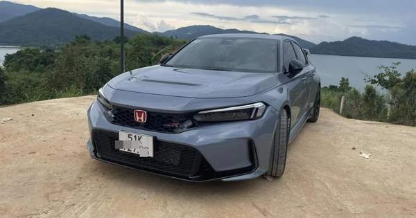 Honda Civic 2023 số sàn đã qua sử dụng rao giá cao hơn xe mới