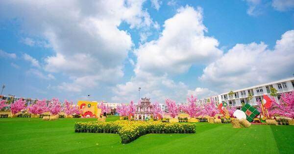 Khai trương đường hoa xuân hình bản đồ chữ S