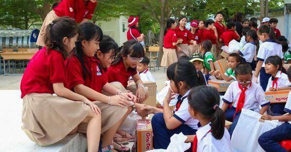 Trường Hội nhập quốc tế iSchool Ninh Thuận mang quà Tết đến học sinh nghèo miền núi