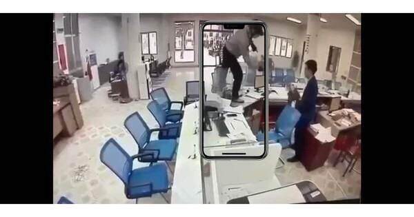 Người đàn ông bịt mặt, cầm dao xông vào ngân hàng cướp tiền