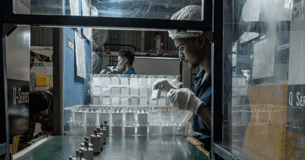 Âm thầm củng cố vị thế công xưởng toàn cầu, xây khu phức hợp khổng lồ cho 18.000 lao động