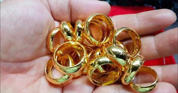 Giá vàng nhẫn tiếp tục lao dốc