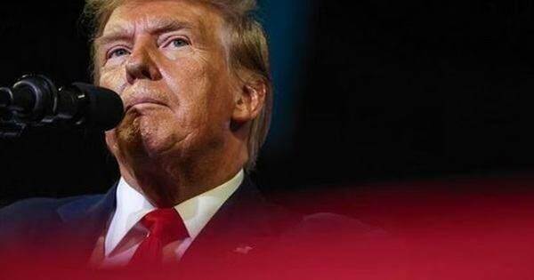 Mặc sóng gió bủa vây, ông Trump phàn nàn Taylor Swift